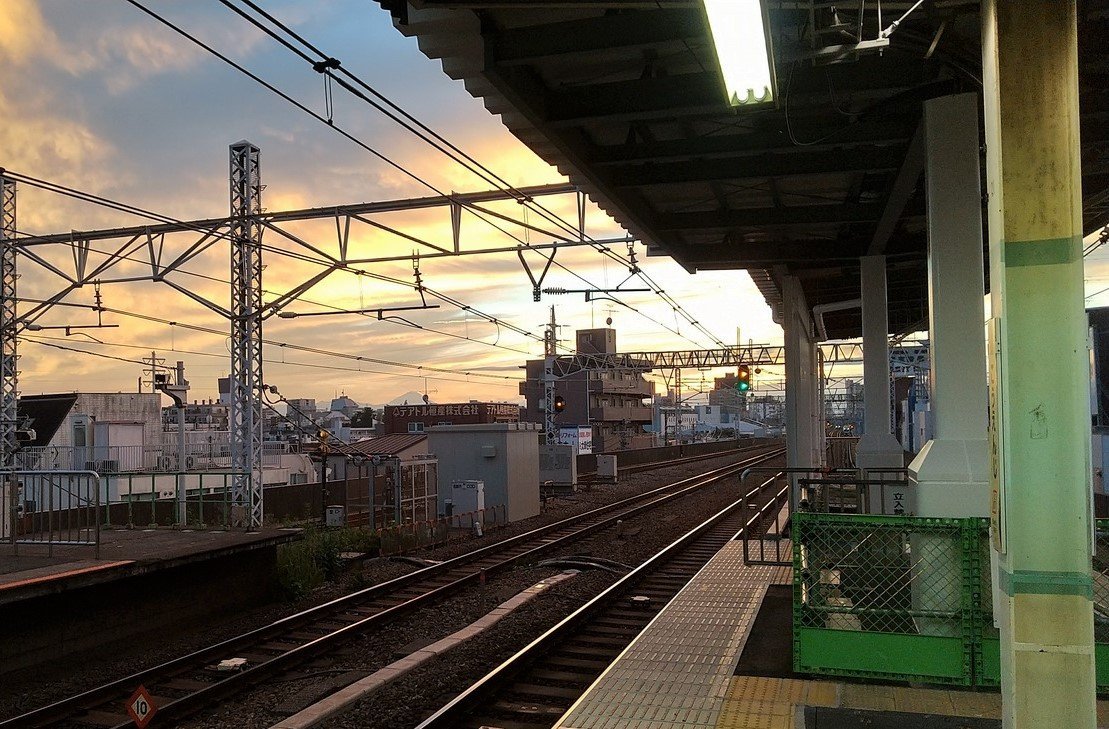 高円寺駅３番ホームより富士山を望む